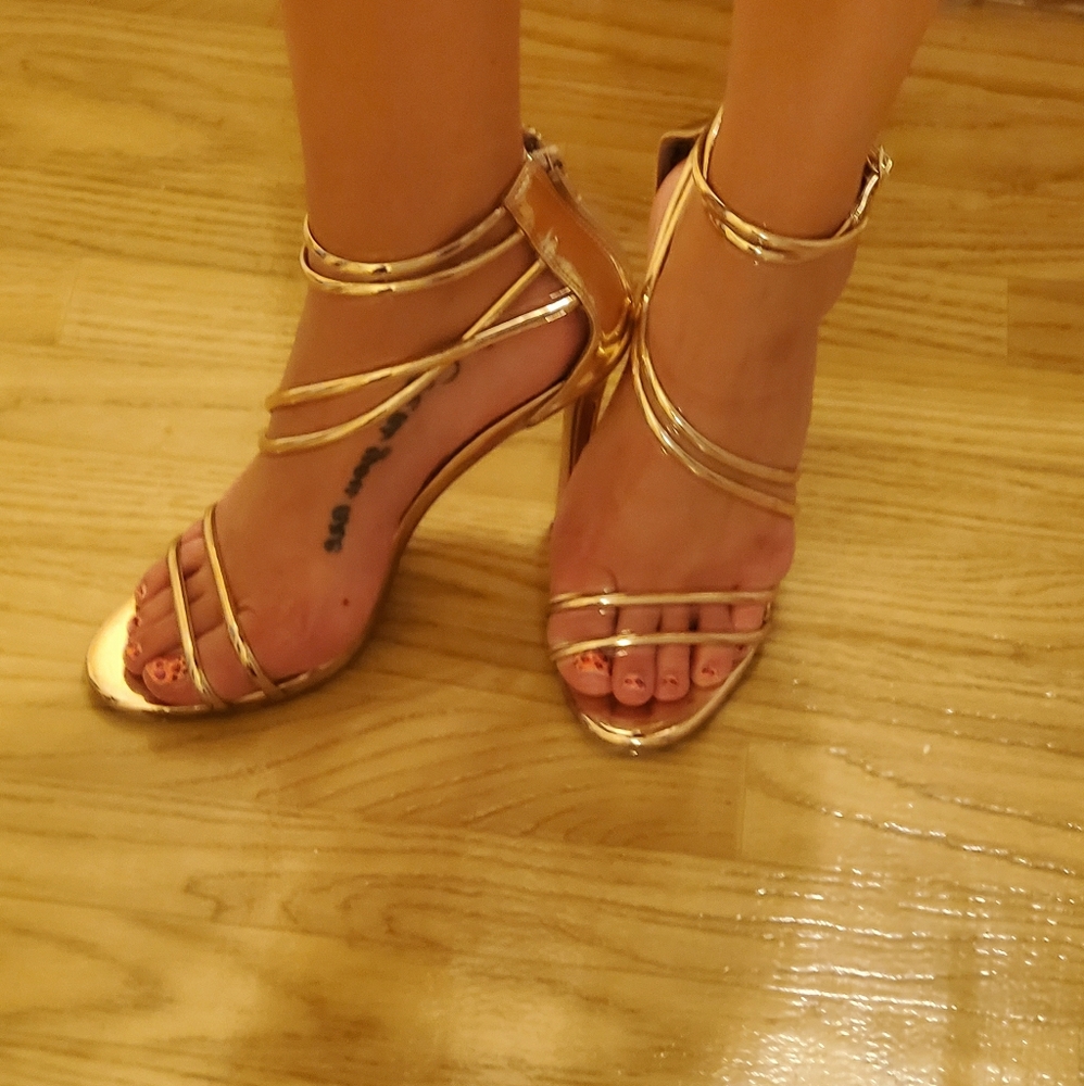 Steve madden gold strappy heels